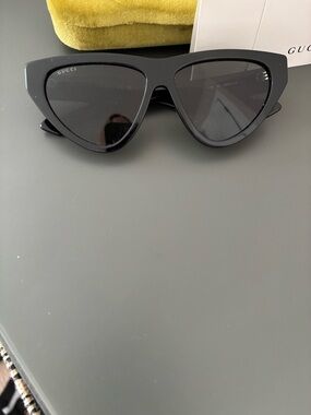 GUCCI SUNGLASSES